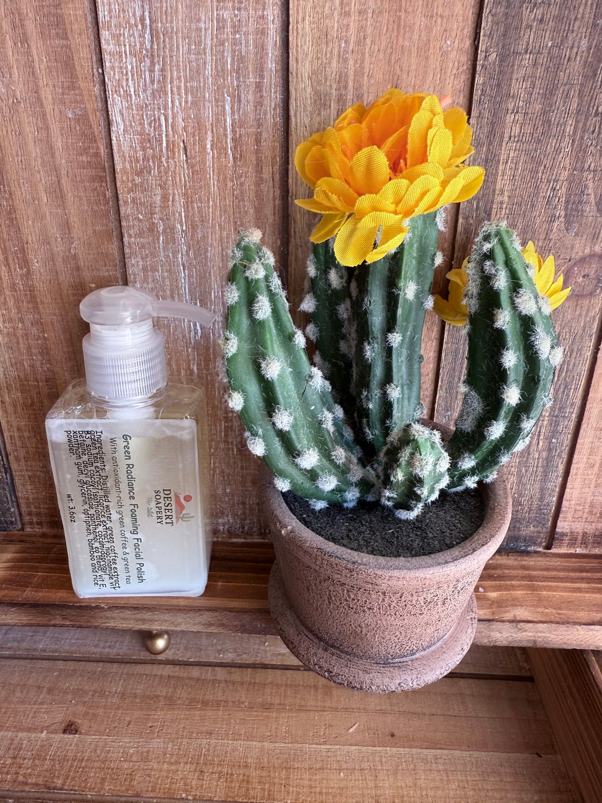 Green Radiance Foaming Facial Polish