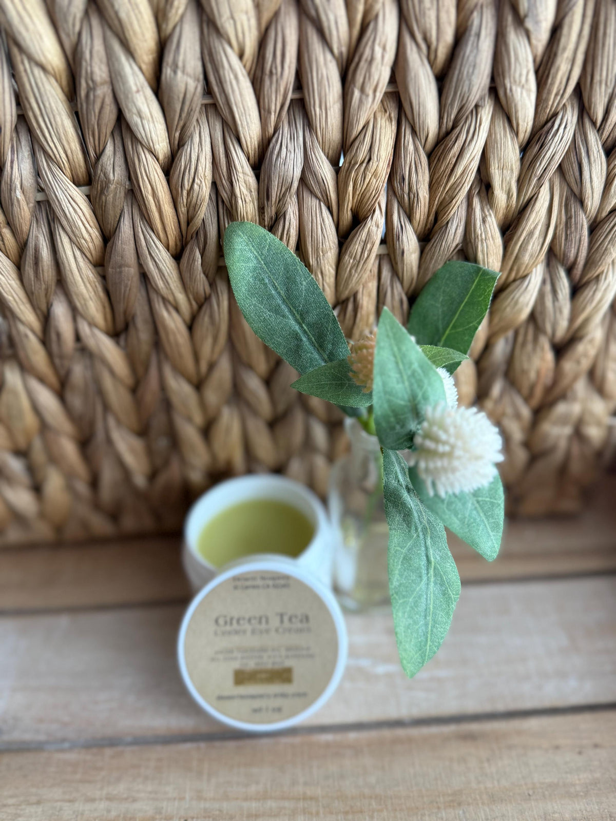 Green tea eye cream to protect the delicate skin around the eyes, reduce inflamation and dark circles.