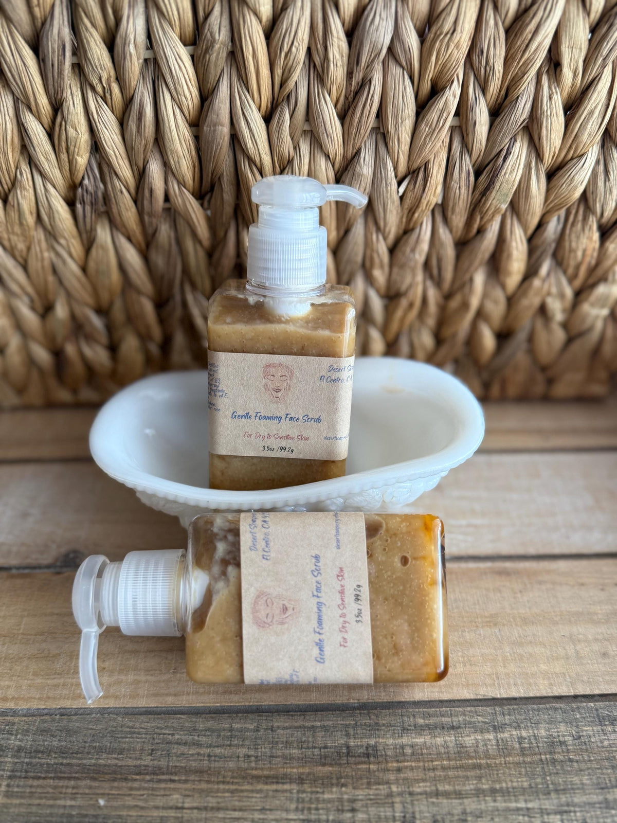 Gentle Foaming Facial Scrub With Green Coffee and Hibiscus Extracts
